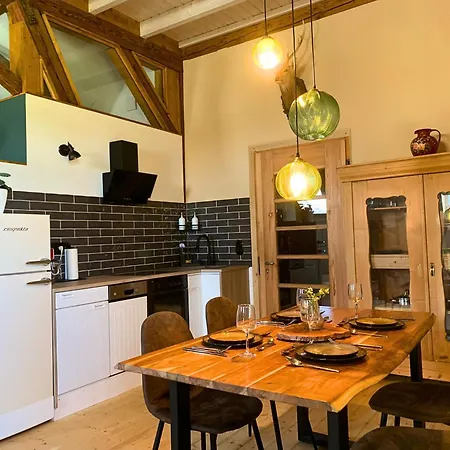 Stilvoll Eingerichtetes In Historischem Bauernhaus, Voll Ausgestattet Inmitten Der Auf 75 Qm Apartment