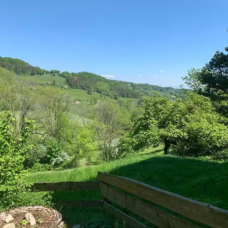 Stilvoll Eingerichtetes In Historischem Bauernhaus, Voll Ausgestattet Inmitten Der Auf 75 Qm アパート ヴァルツフート＝ティンゲン