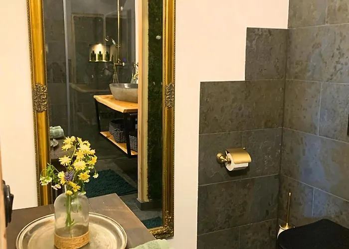 Stilvoll Eingerichtetes In Historischem Bauernhaus, Voll Ausgestattet Inmitten Der Auf 75 Qm